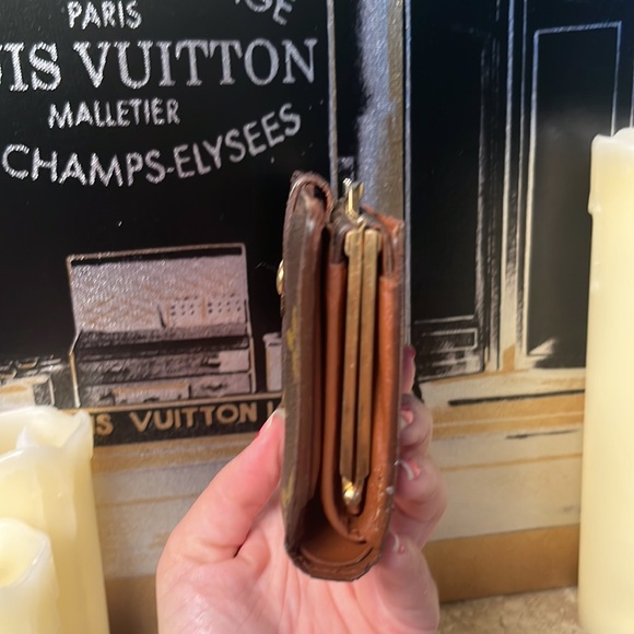 ♥️ HOST PICK♥️ Louis Vuitton Vintage Monogram Viennois KissLock Wallet - Picture 5 of 13